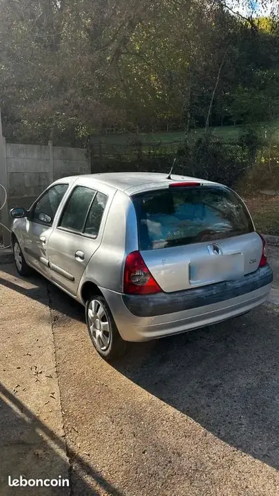 Renault Clio 2005 photo 2