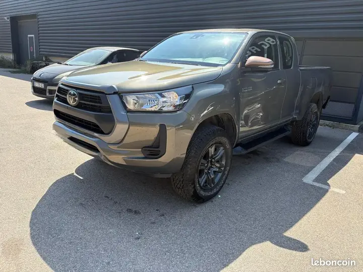 Toyota Hilux 2025 photo 3