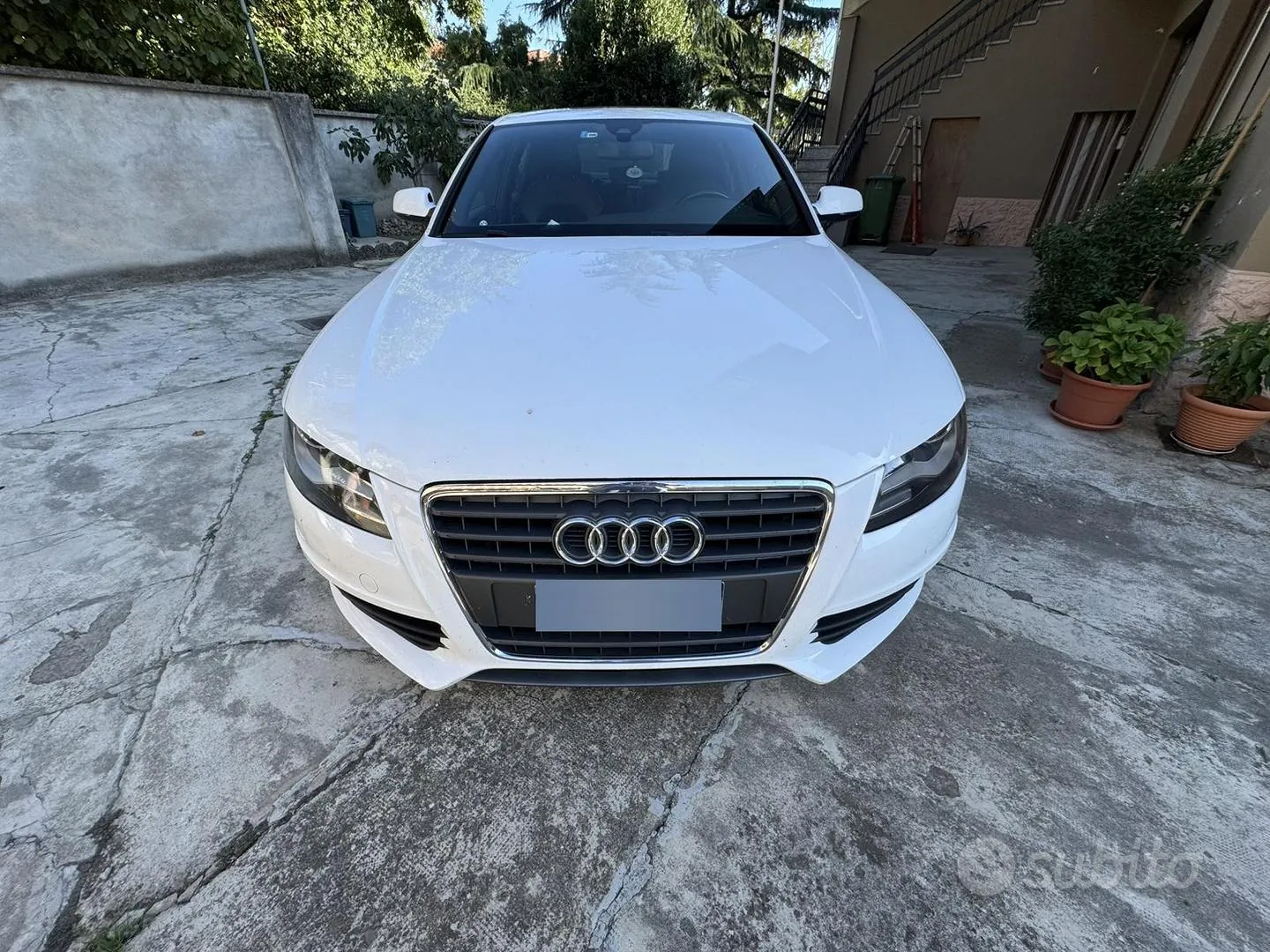 Audi A4 2011 photo 2