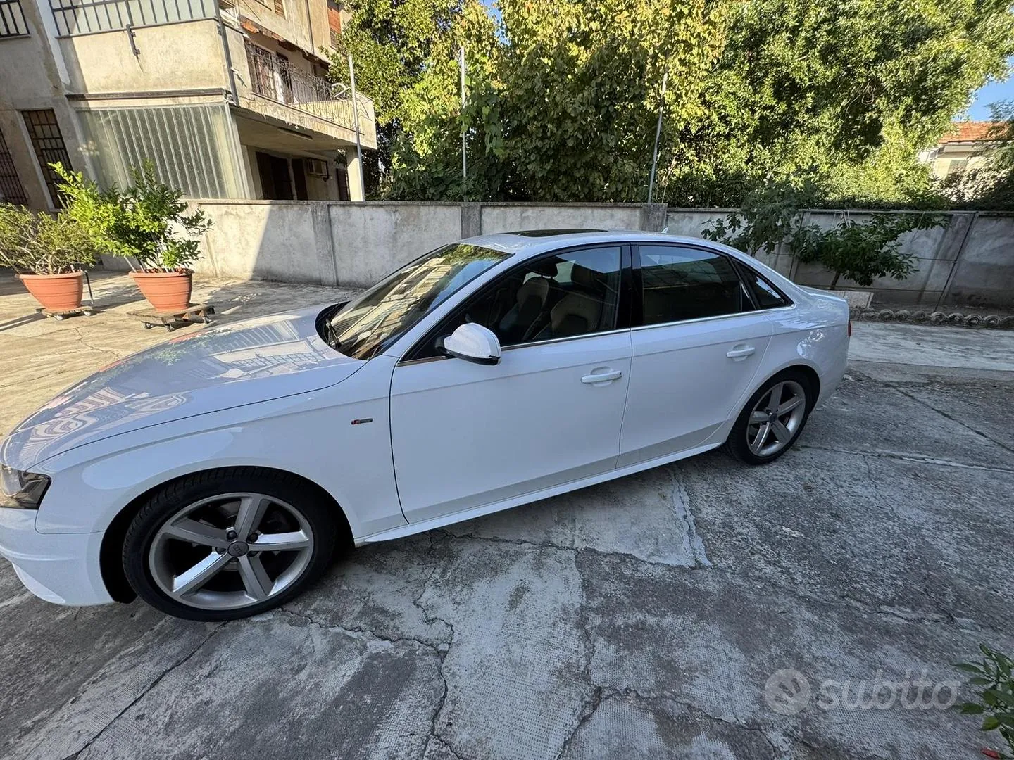 Audi A4 2011 photo 3