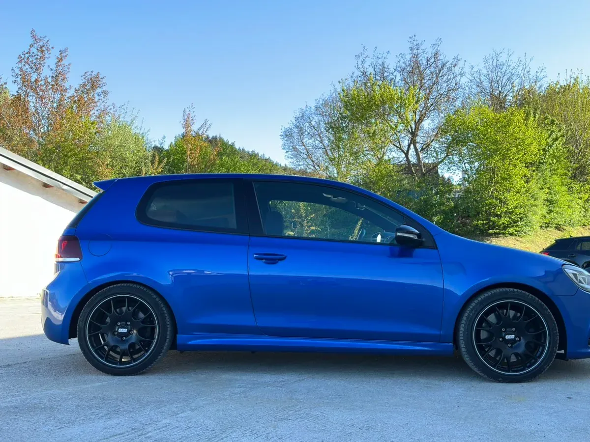 Volkswagen Golf 2010 photo 2