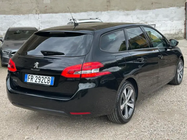 Peugeot 308 2018 photo 2