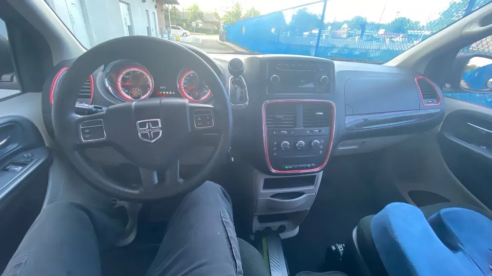 Dodge Grand Caravan 2011 photo 3