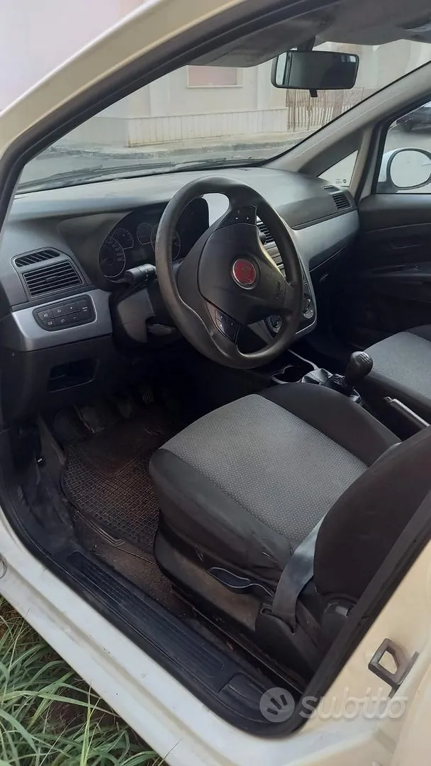 Fiat Grande Punto 2010 photo 3