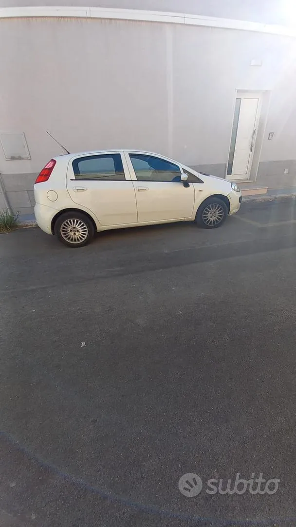 Fiat Grande Punto 2010 photo 4