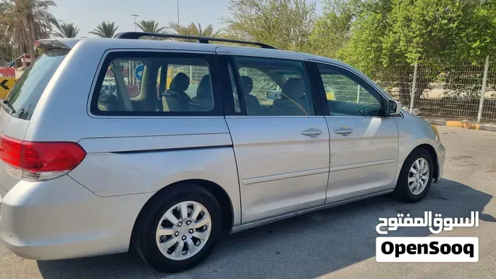 Honda Odyssey 2010 photo 2