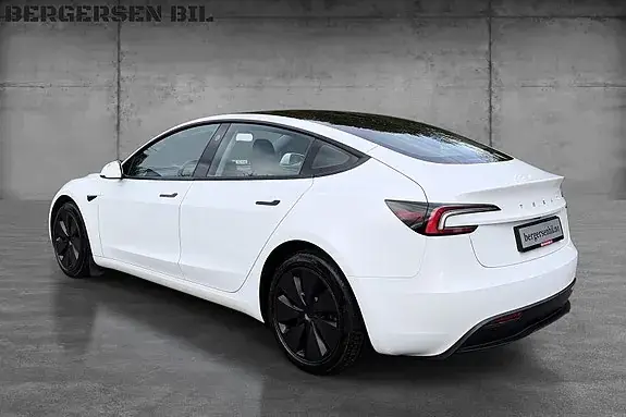Tesla Model 3 2024 photo 4