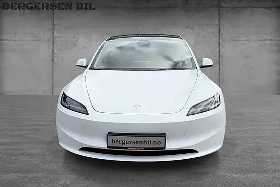 Tesla Model 3 2024 photo 2