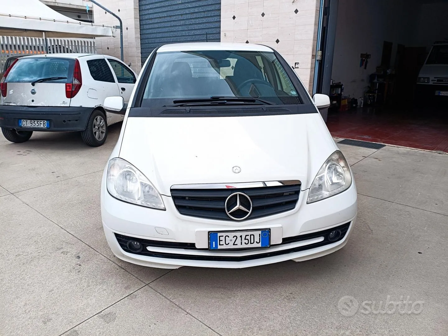 Mercedes-Benz A 160 2010 photo 2