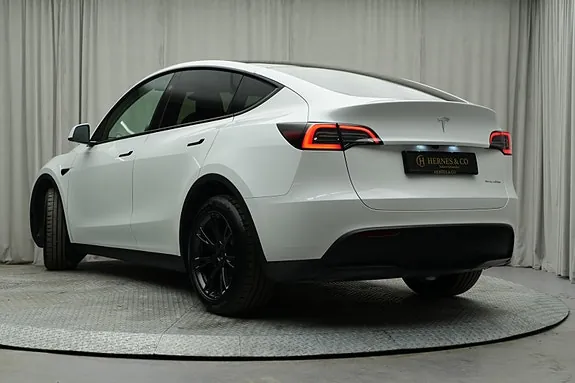 Tesla Model Y 2024 photo 5