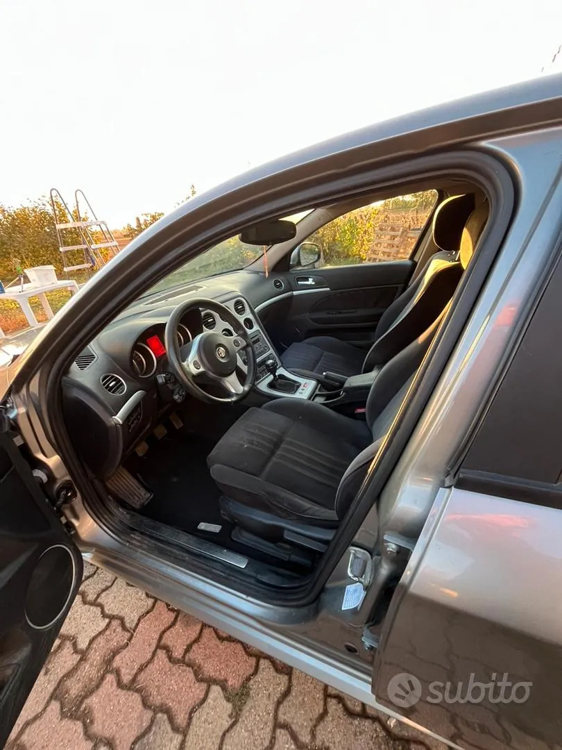 Alfa Romeo 159 2008 photo 4