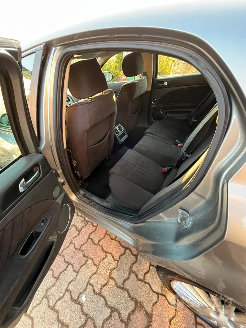 Alfa Romeo 159 2008 photo 3