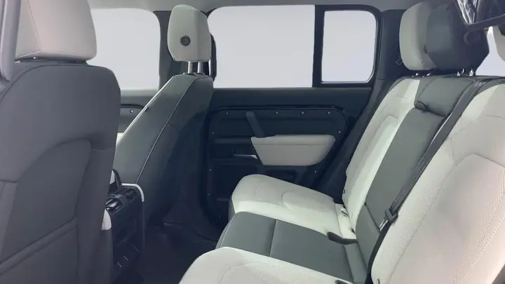 Land Rover Defender 110 2026 photo 4