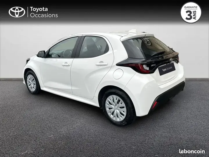 Toyota Yaris 2024 photo 2