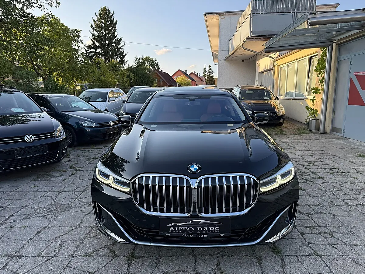 BMW 7 Series 2019 photo 2