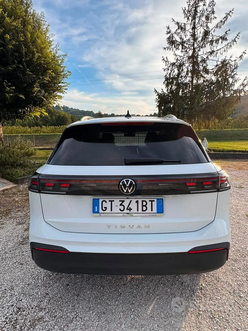 Volkswagen Tiguan 2024 photo 2