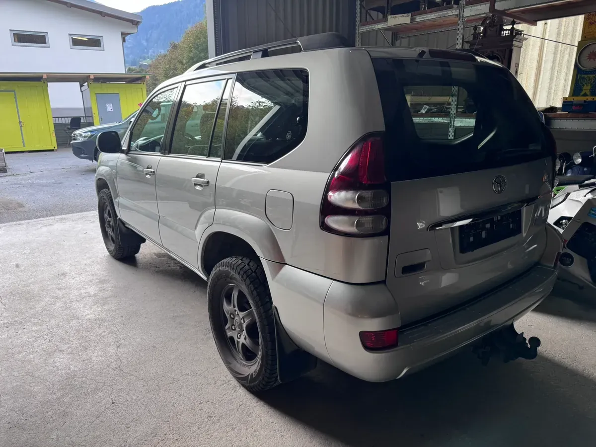 Toyota Land Cruiser 2009 photo 3