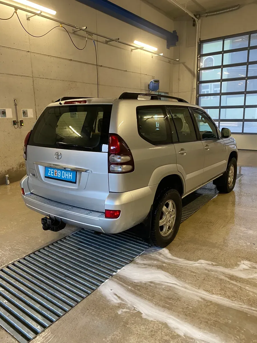 Toyota Land Cruiser 2009 photo 2