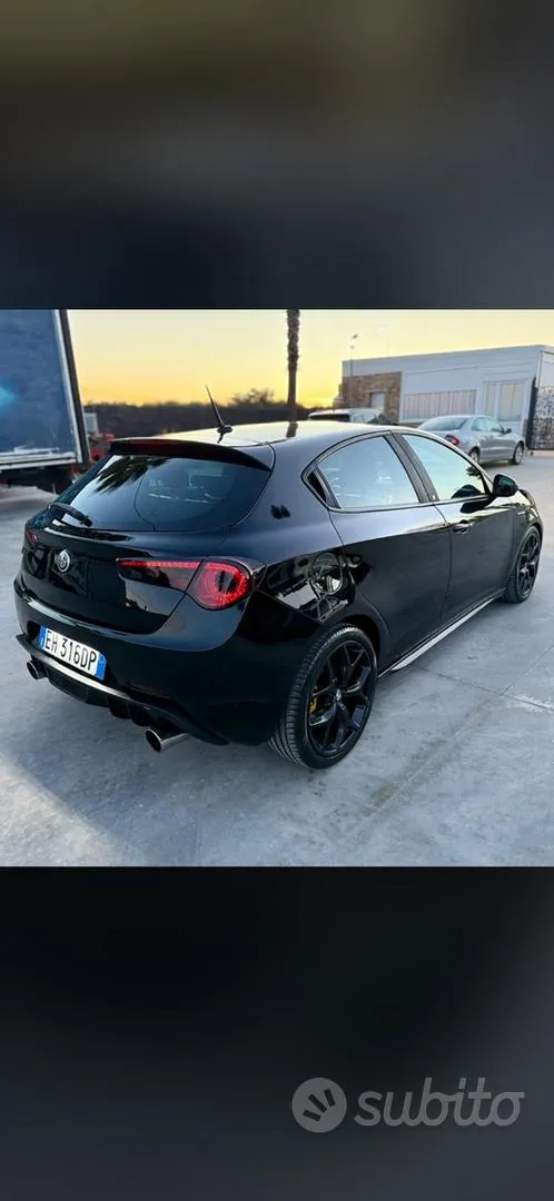 Alfa Romeo Giulietta 2012 photo 2