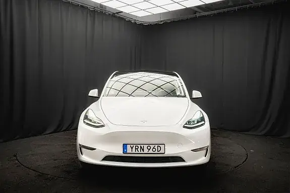 Tesla Model Y 2023 photo 4