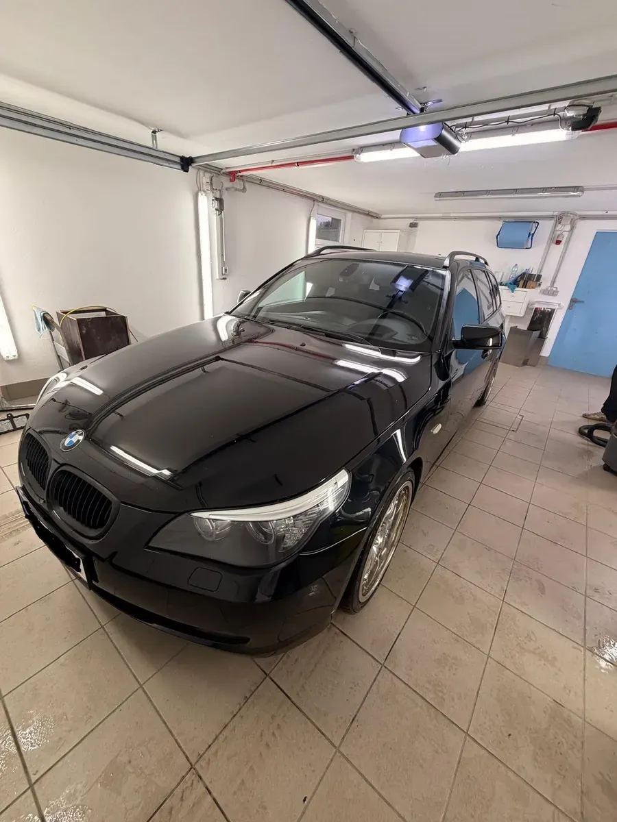 BMW 5 Series 2009 photo 2