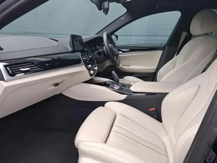 BMW 5 Series 2018 photo 5