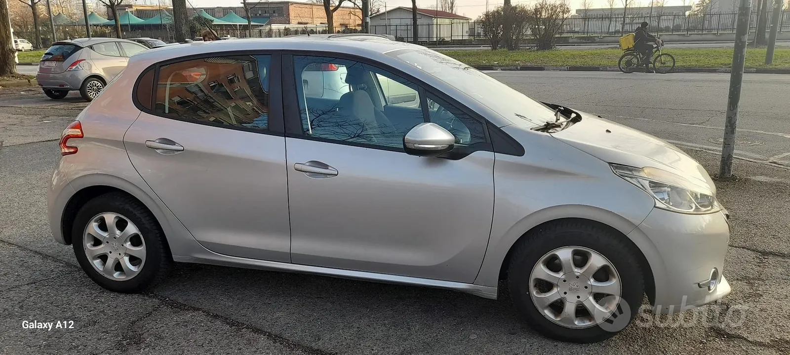 Peugeot 208 2015 photo 4