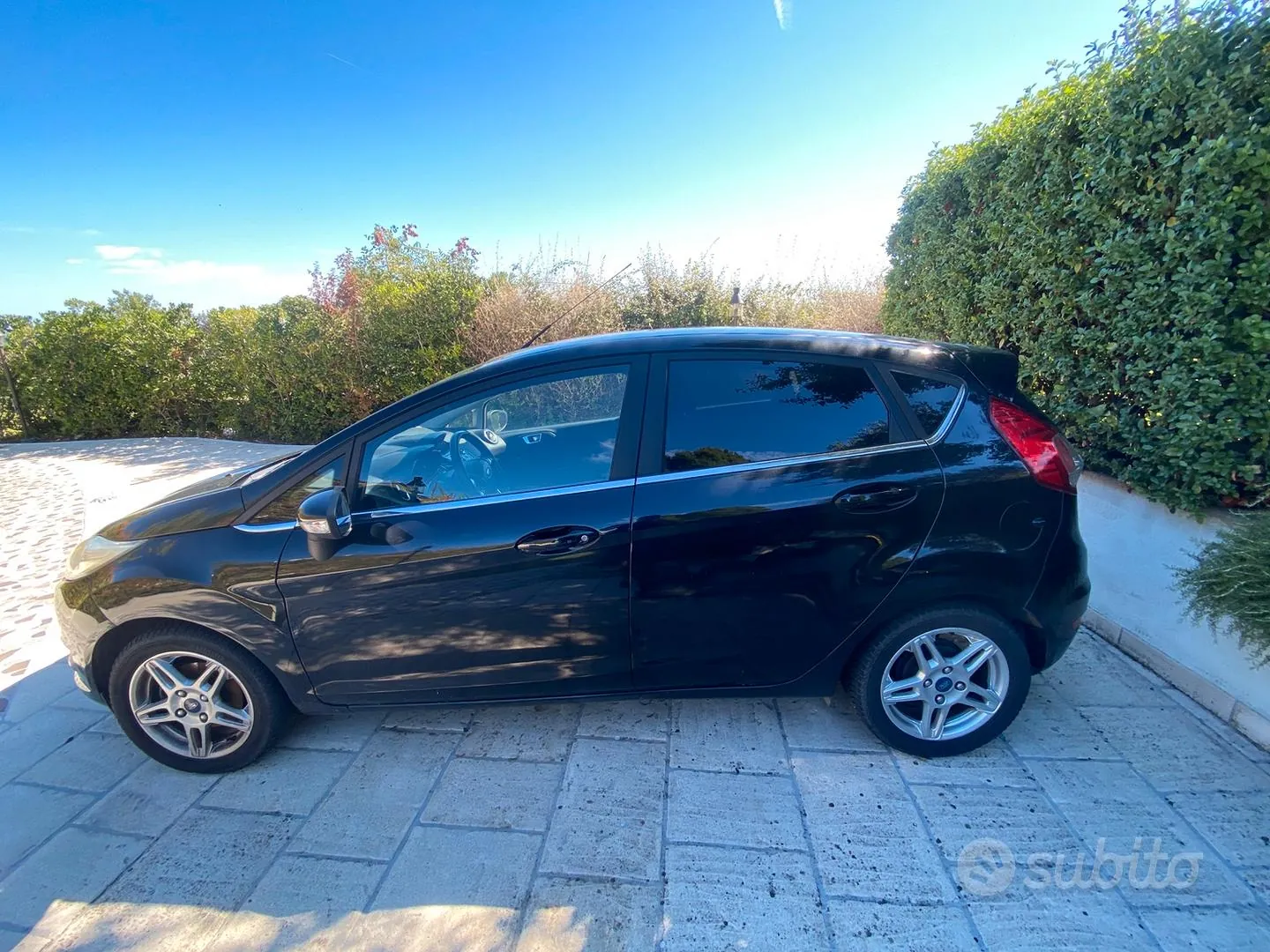 Ford Fiesta 2015 photo 2