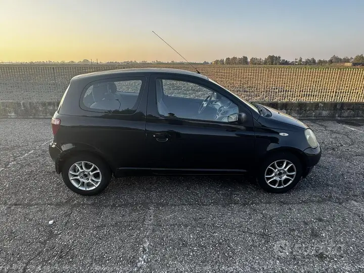 Toyota Yaris 2002 photo 3