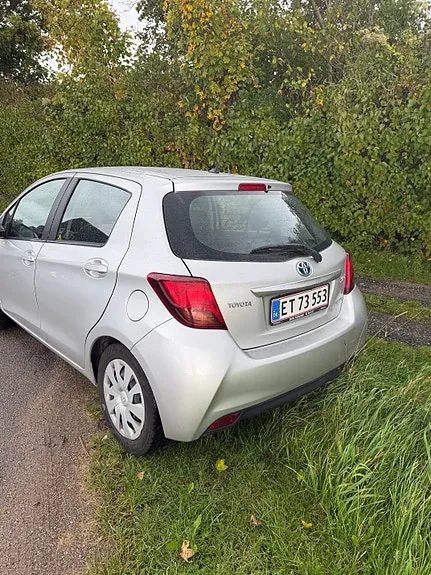 Toyota Yaris 2015 photo 2