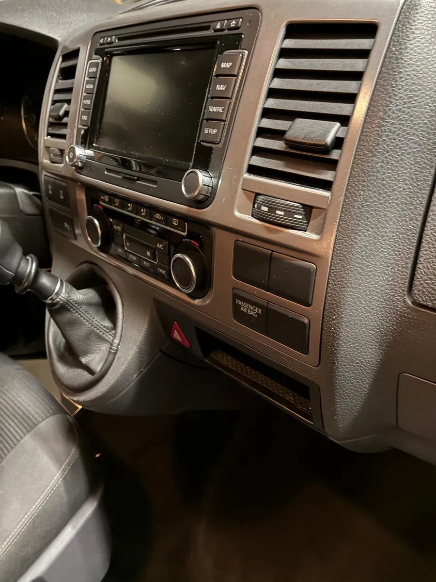 Volkswagen Multivan 2014 photo 2