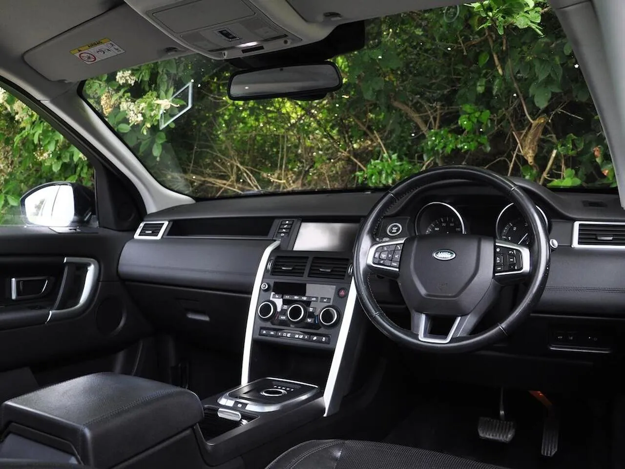 Land Rover Discovery Sport 2016 photo 2