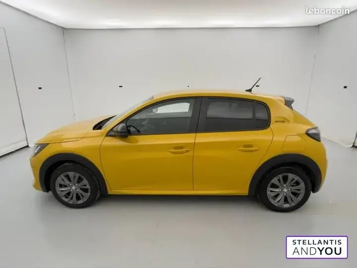 Peugeot 208 2023 photo 2