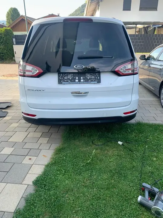 Ford Galaxy 2015 photo 2