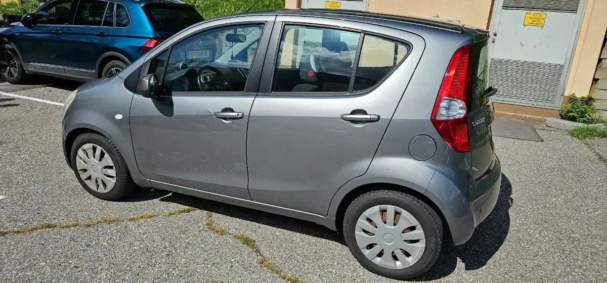 Suzuki Splash 2010 photo 2