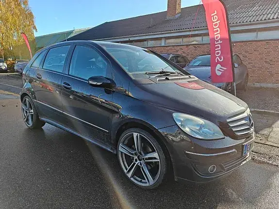 Mercedes-Benz B 180