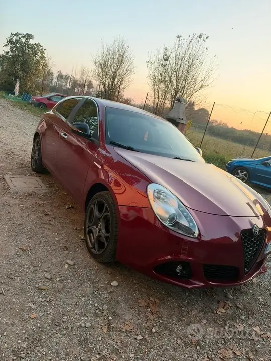 Alfa Romeo Giulietta 2011 photo 2