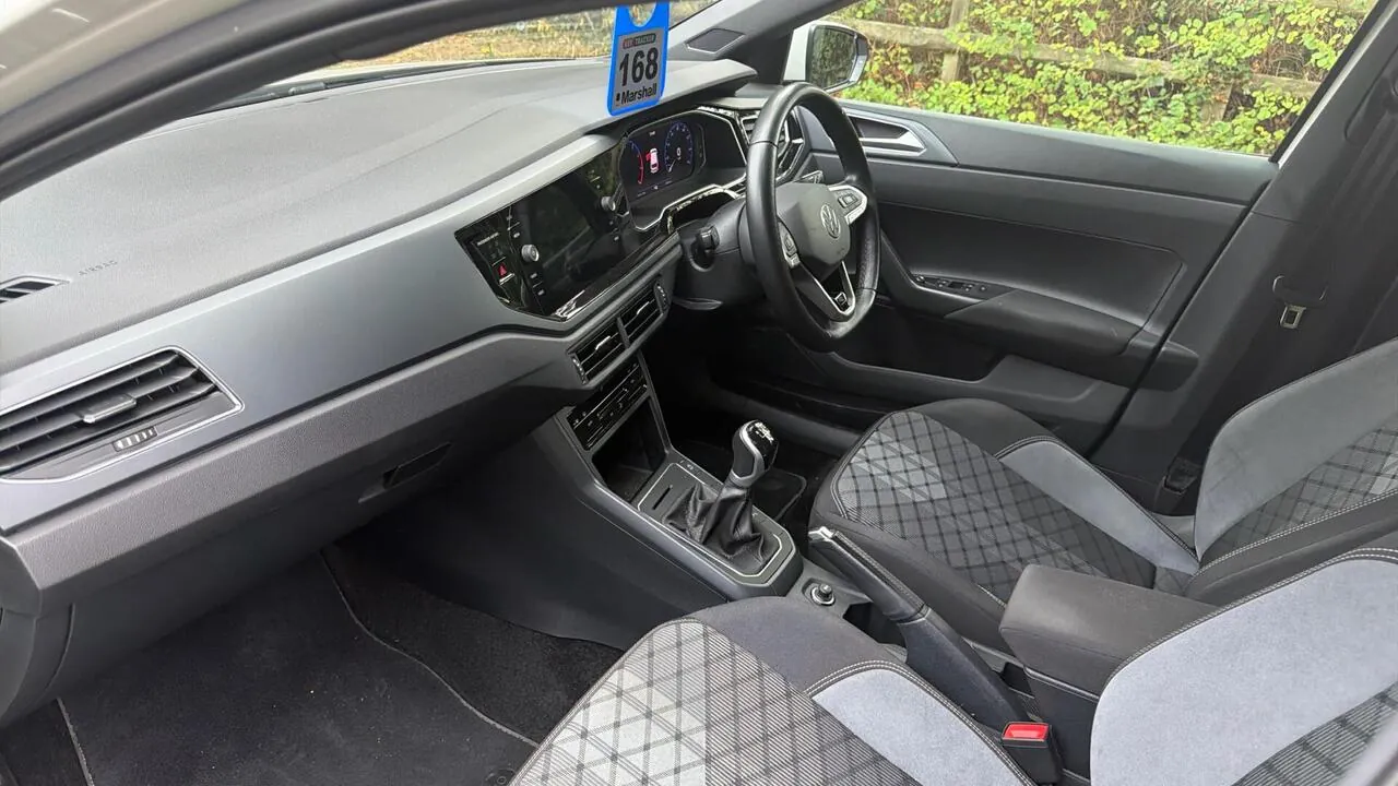Volkswagen Polo 2023 photo 2