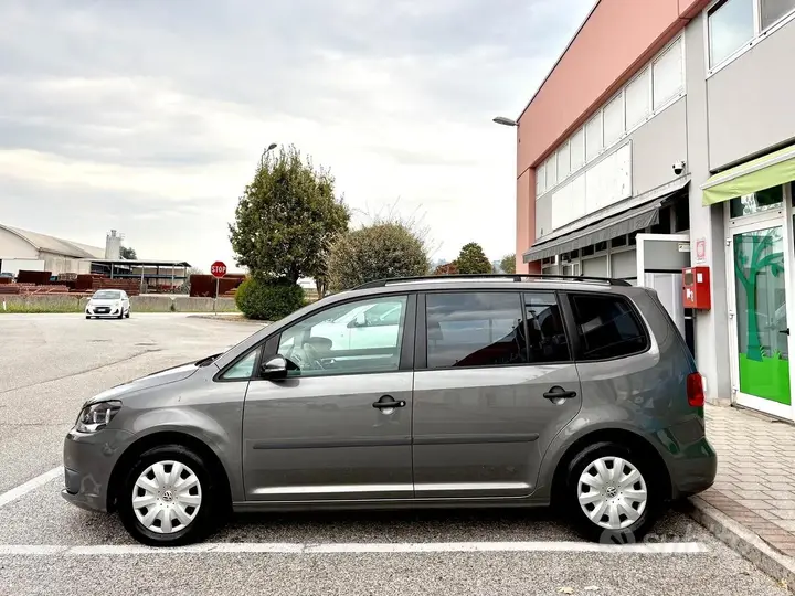 Volkswagen Touran 2012 photo 5