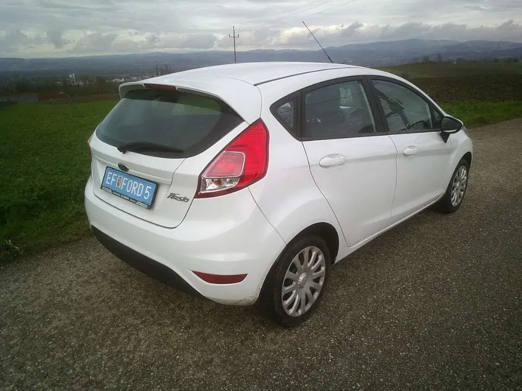 Ford Fiesta 2012 photo 2