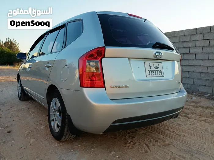 Kia Carens 2011 photo 4