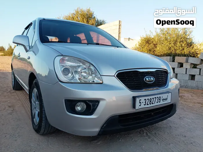 Kia Carens 2011 photo 2