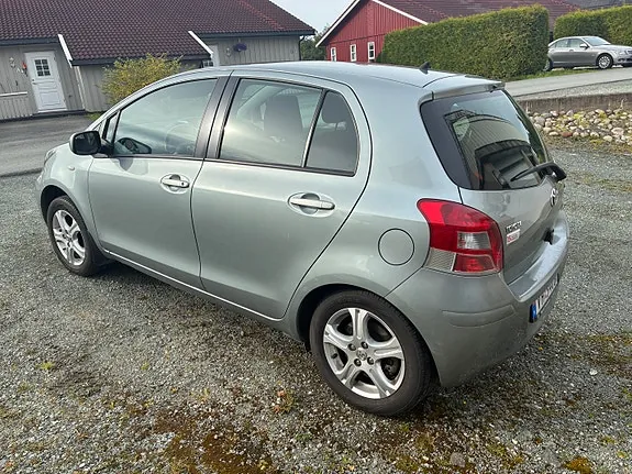 Toyota Yaris 2011 photo 3