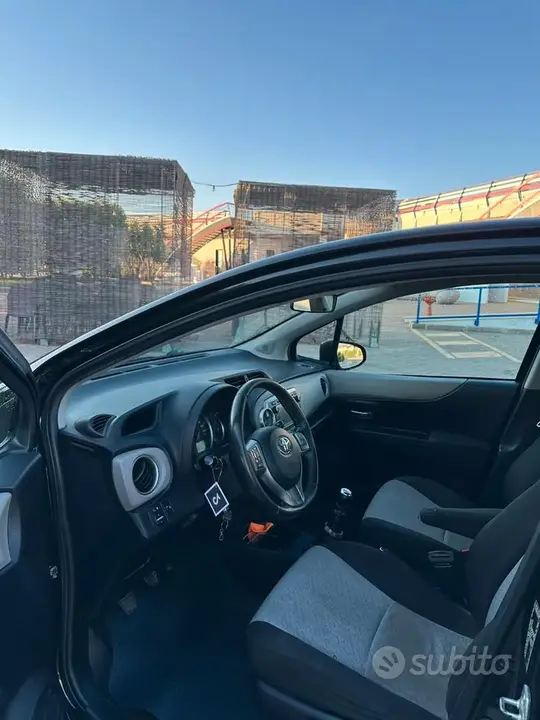 Toyota Yaris 2011 photo 4