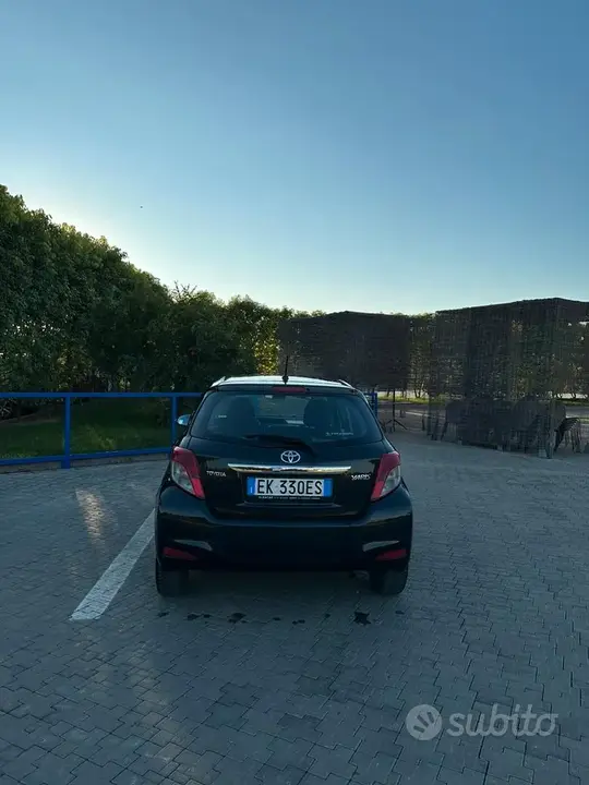 Toyota Yaris 2011 photo 3