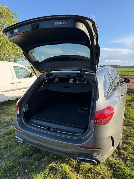 Mercedes-Benz C300 2024 photo 4