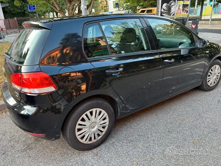 Volkswagen Golf 2010 photo 2