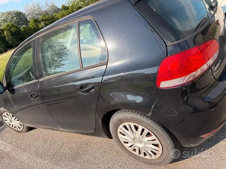 Volkswagen Golf 2010 photo 3