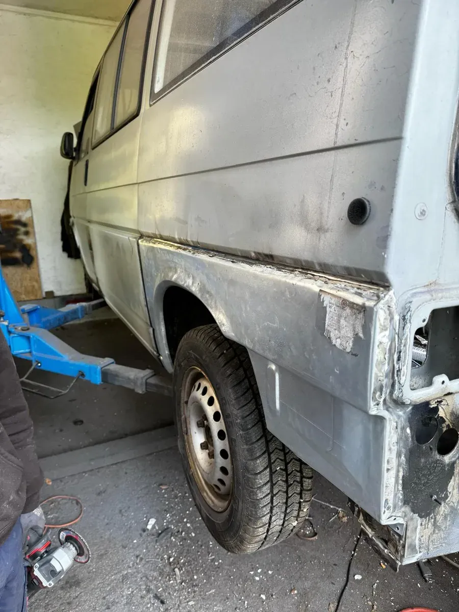 Volkswagen T4 1998 photo 2