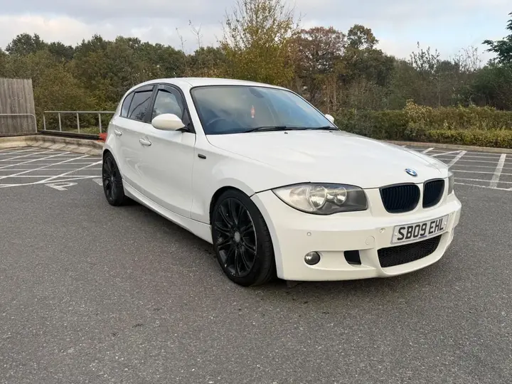 BMW 1 Series 2009 photo 2